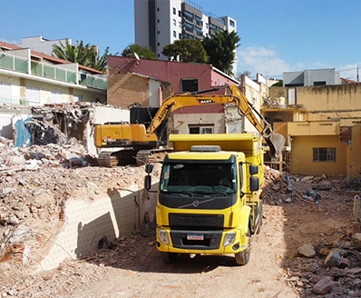 soluções completas em terraplenagem, demolição e locação de máquinas