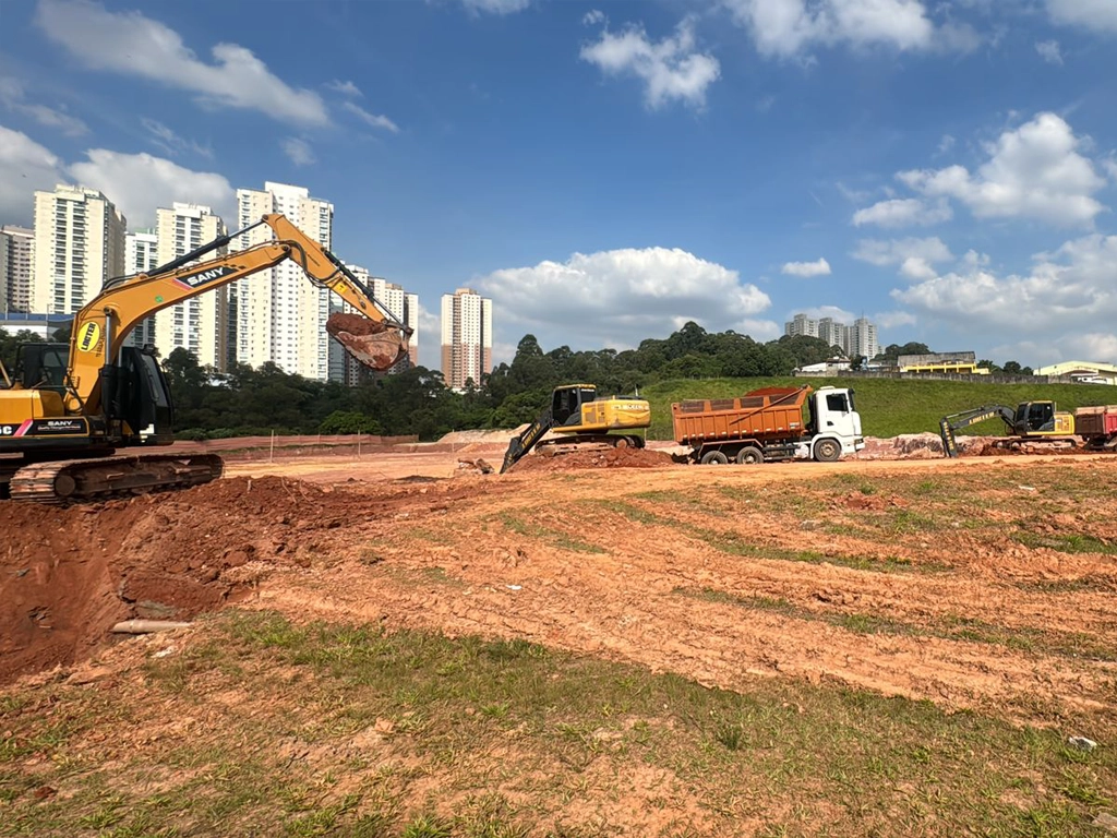 Limpeza de Terreno Limpeza de Terreno com Caminhões Novos em São Paulo