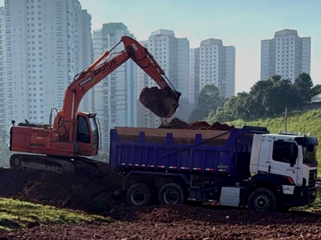 Retirada de Entulho Retirada de Entulho com Caminhões Novos em São Paulo